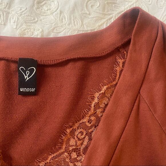 Windsor oversized peekaboo lace sweatshirt sz M - Picture 6 of 6